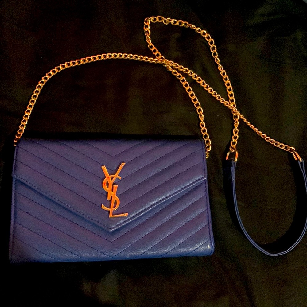 Hello ladies.This bag that I’m selling is a Ysl bag 🔥🔥